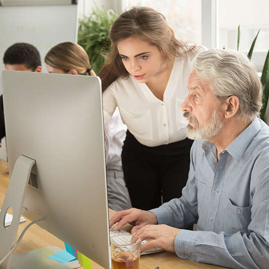 Zusammenarbeit zwischen den Generationen - So funktioniert's